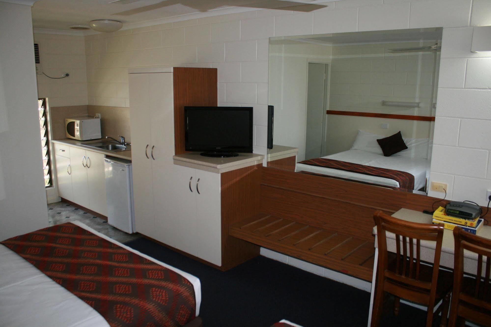Billabong Lodge Motel Townsville Exterior photo